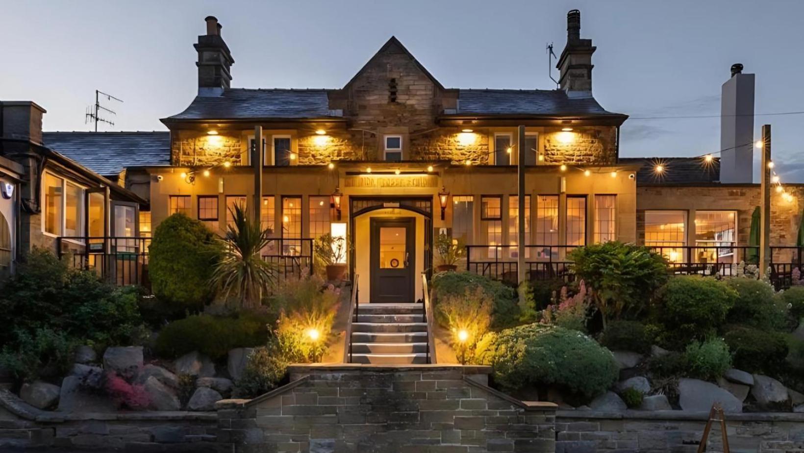 Hotel The Cross Scythes Sheffield Exterior foto